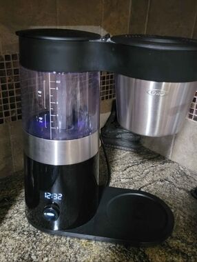 OXO On Barista Brain Coffee Maker, 9-cup. NO CARAFE. Needs carafe to work.